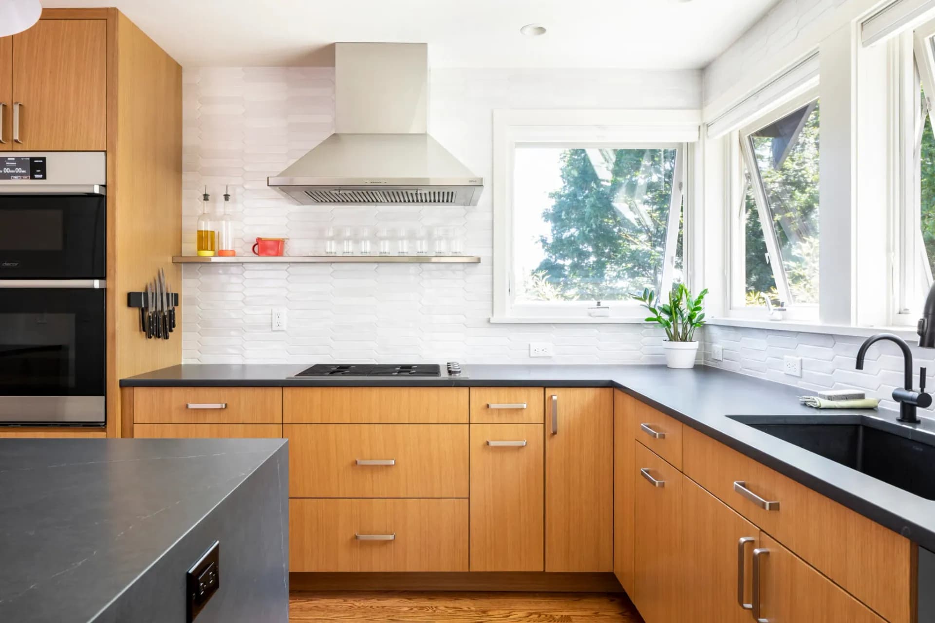 Kitchen Cabinets & Countertops