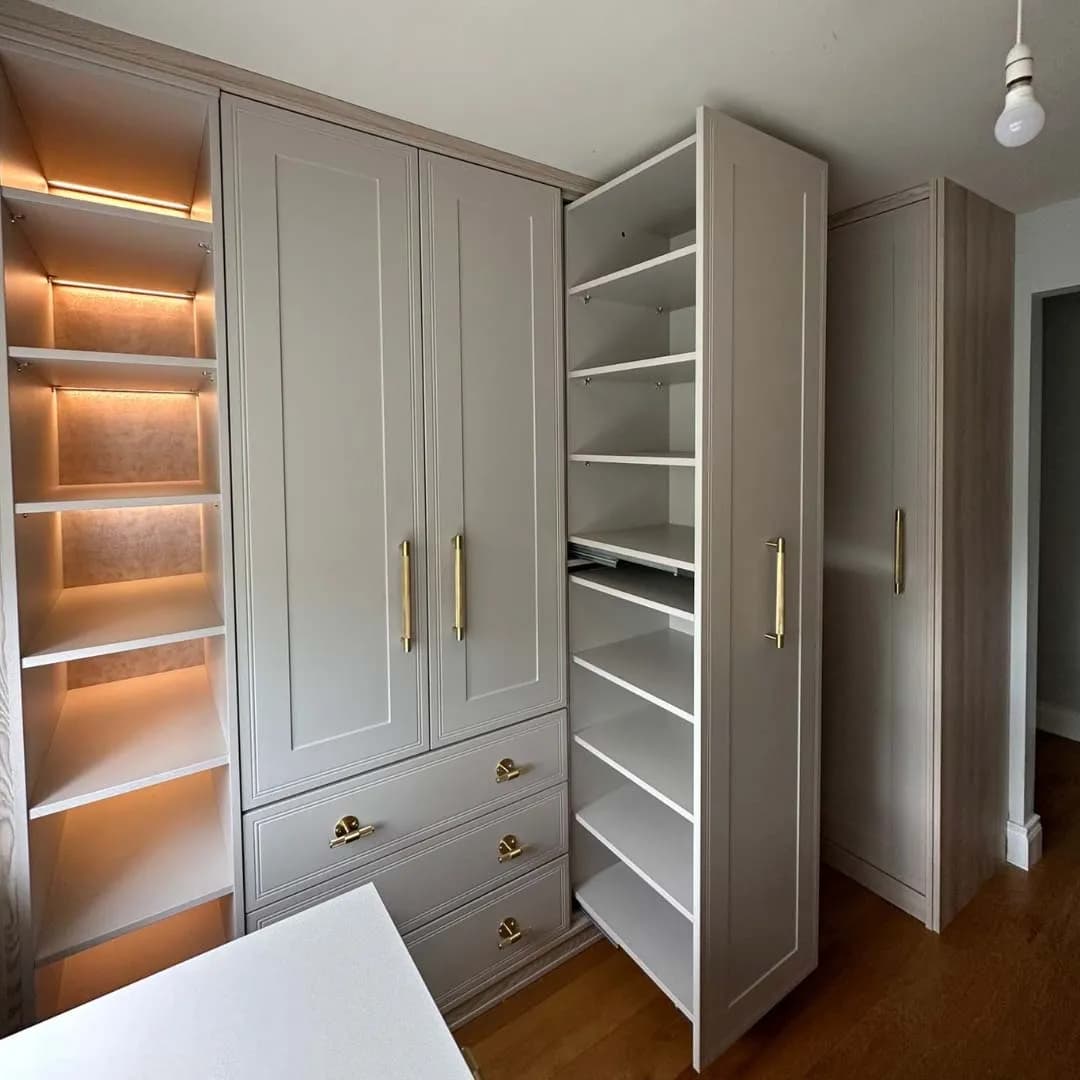 Custom Built-In Wardrobes