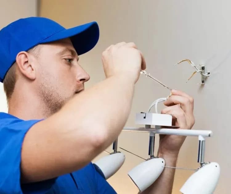 24/7 Handyman Services in Singapore: What to Do in a Home Emergency